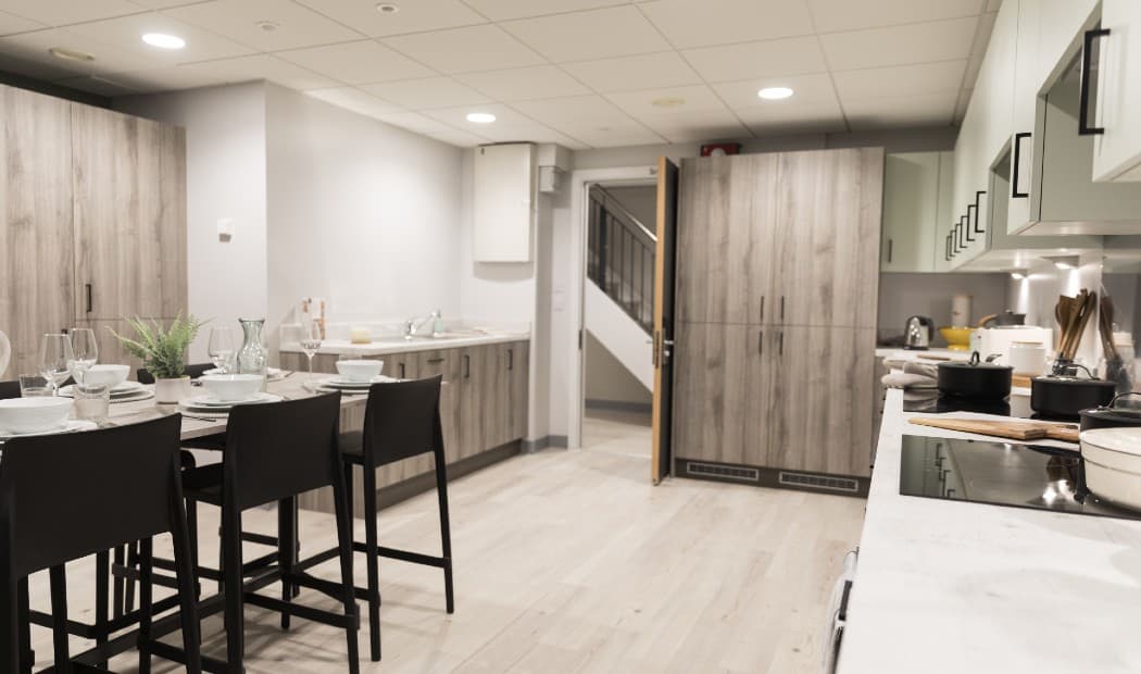 Large En-Suite - 3