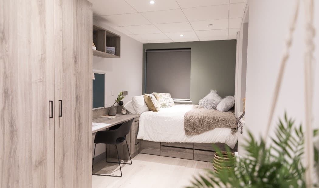 Large En-Suite - 1