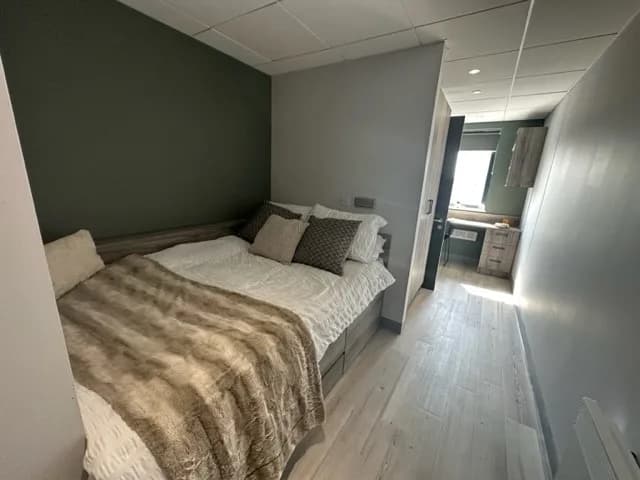 Superior En-Suite Plus - 1