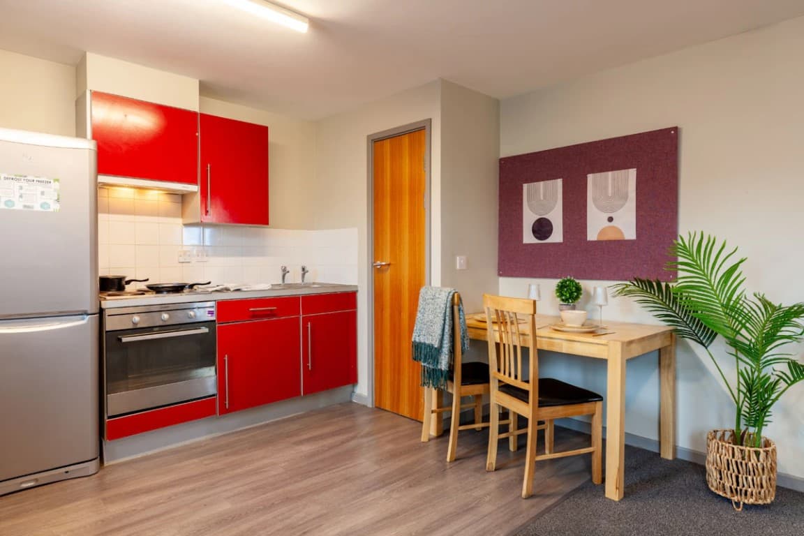 2 Bedroom Flat - 8