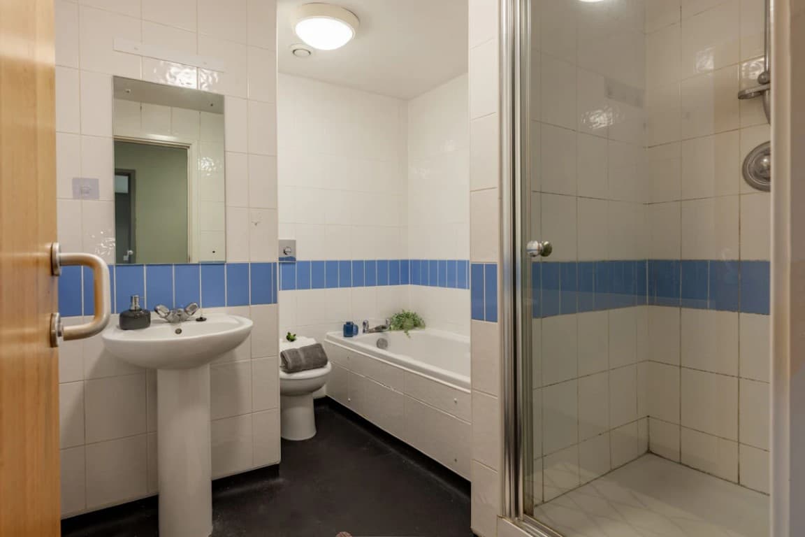 2 Bedroom Flat - 7