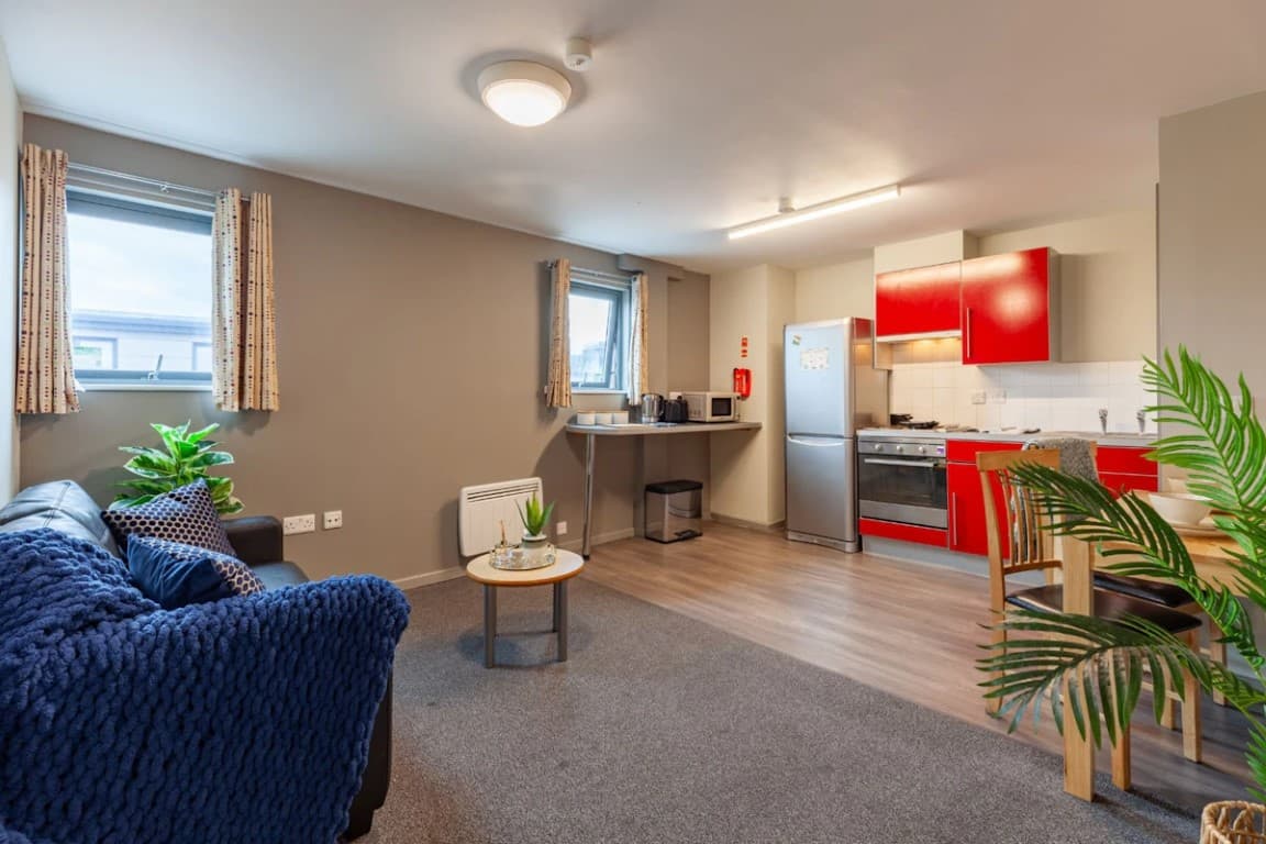 2 Bedroom Flat - 6