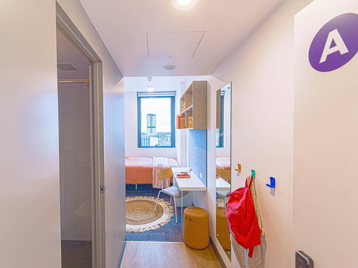 5 Bed En-Suite - 1