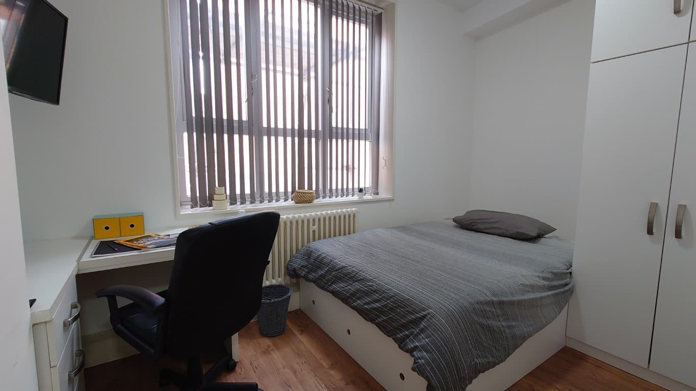 En-Suite - 1