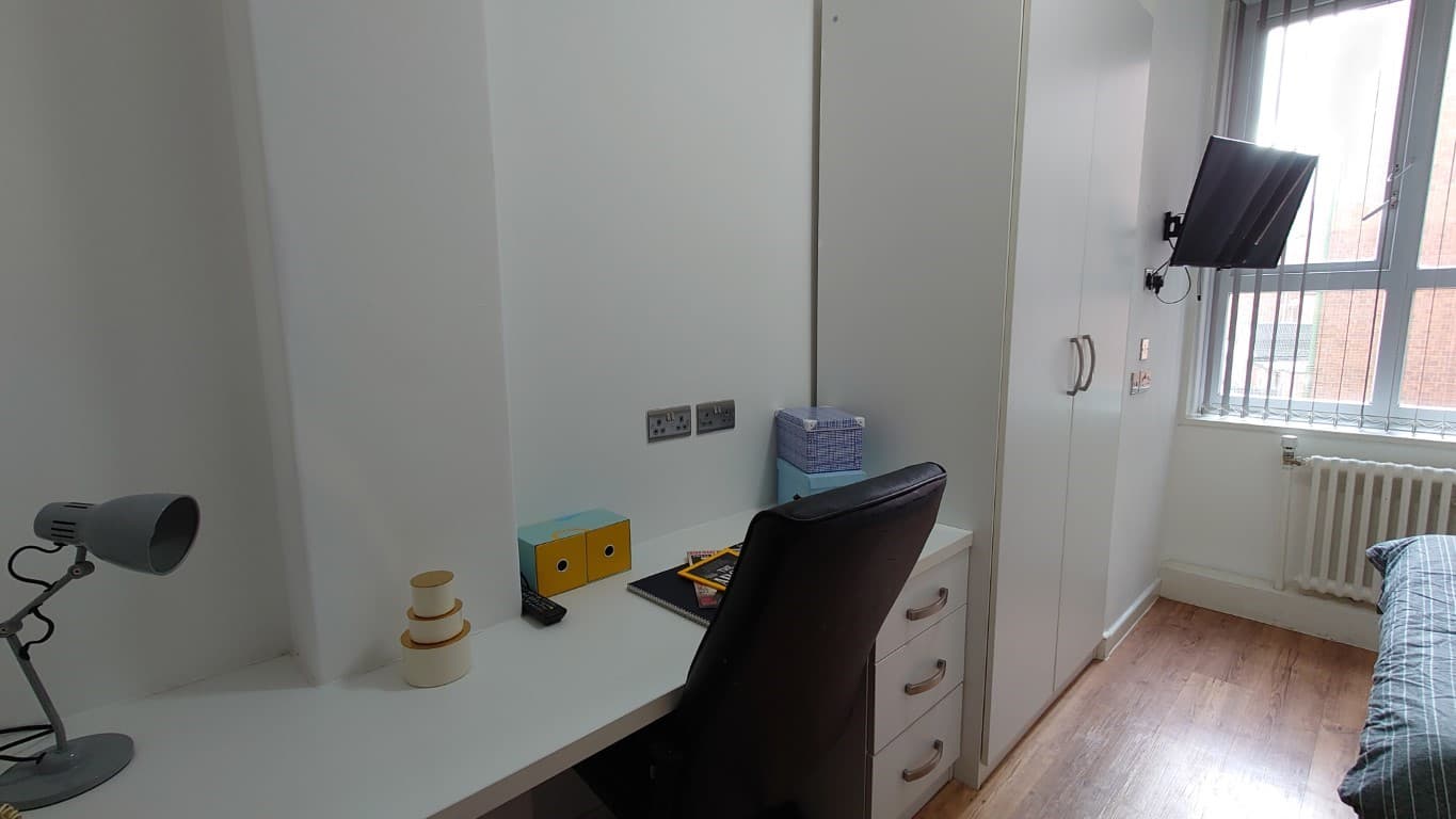 En-Suite - 7