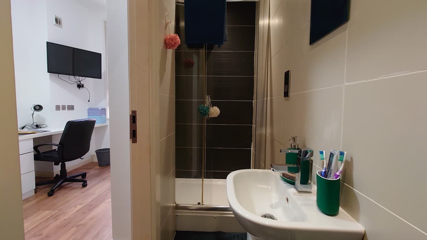 En-Suite - 3