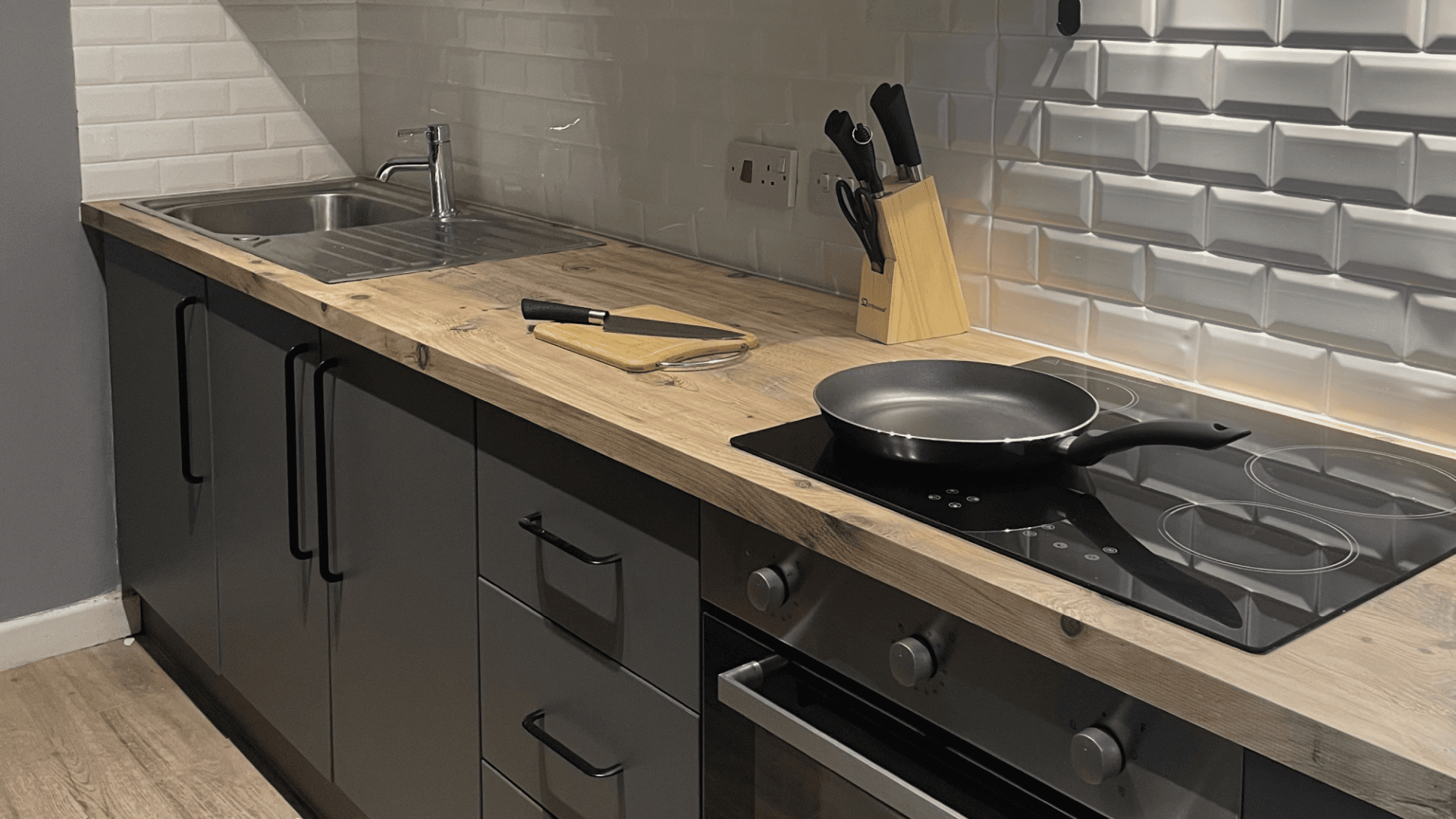 Classic 3 Bed Flat - 4