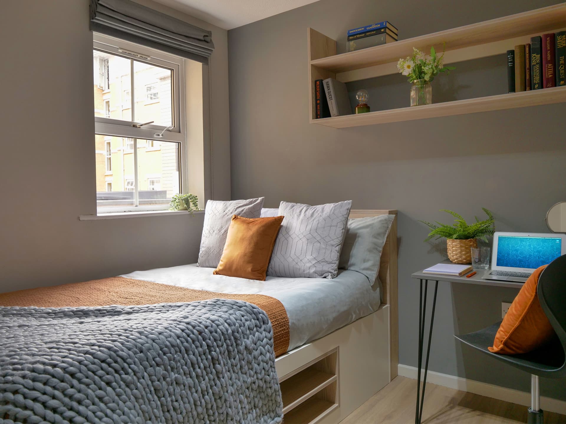 Classic 3 Bed Flat - 6