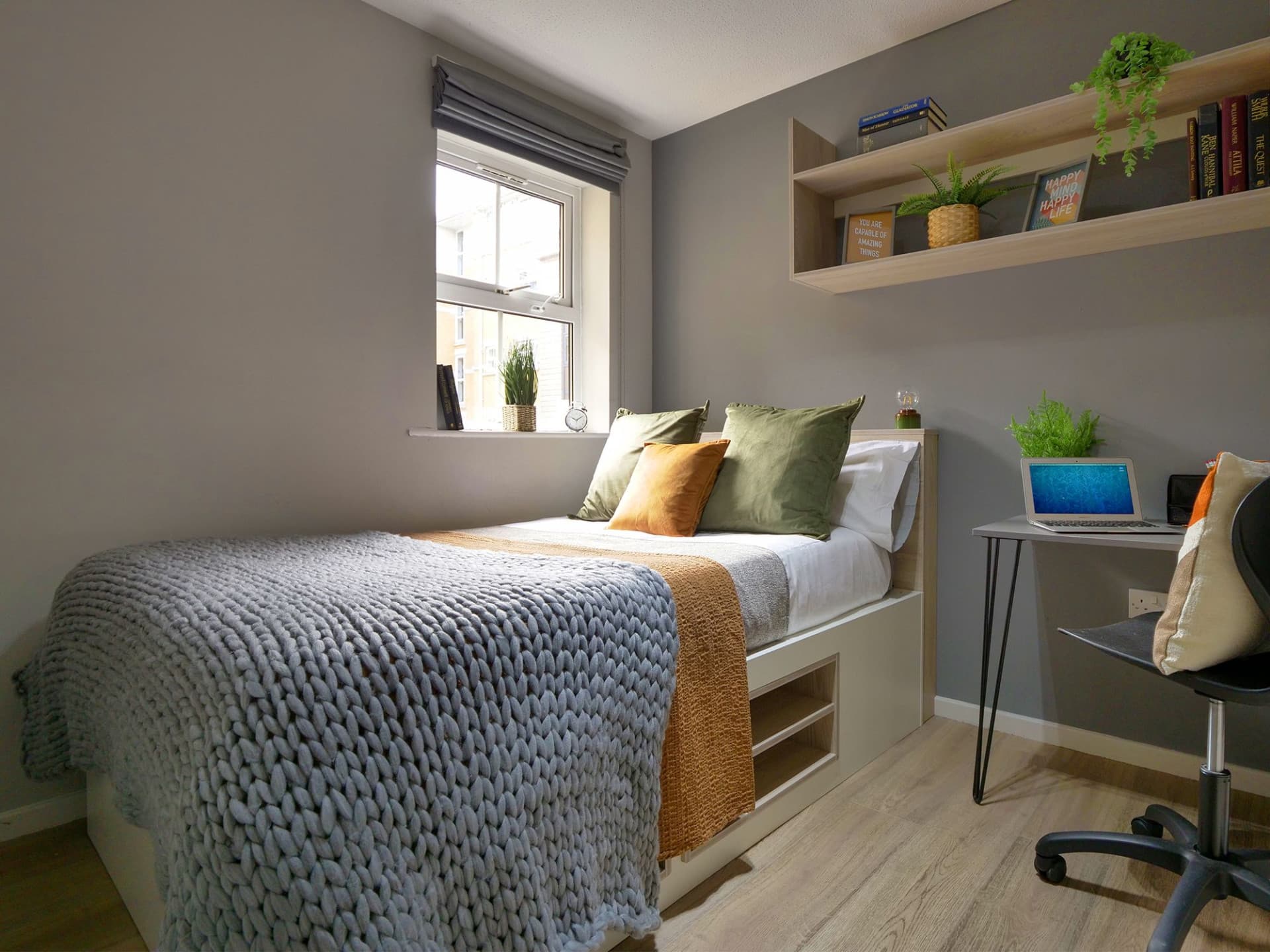 Classic 4 Bed Flat - 1