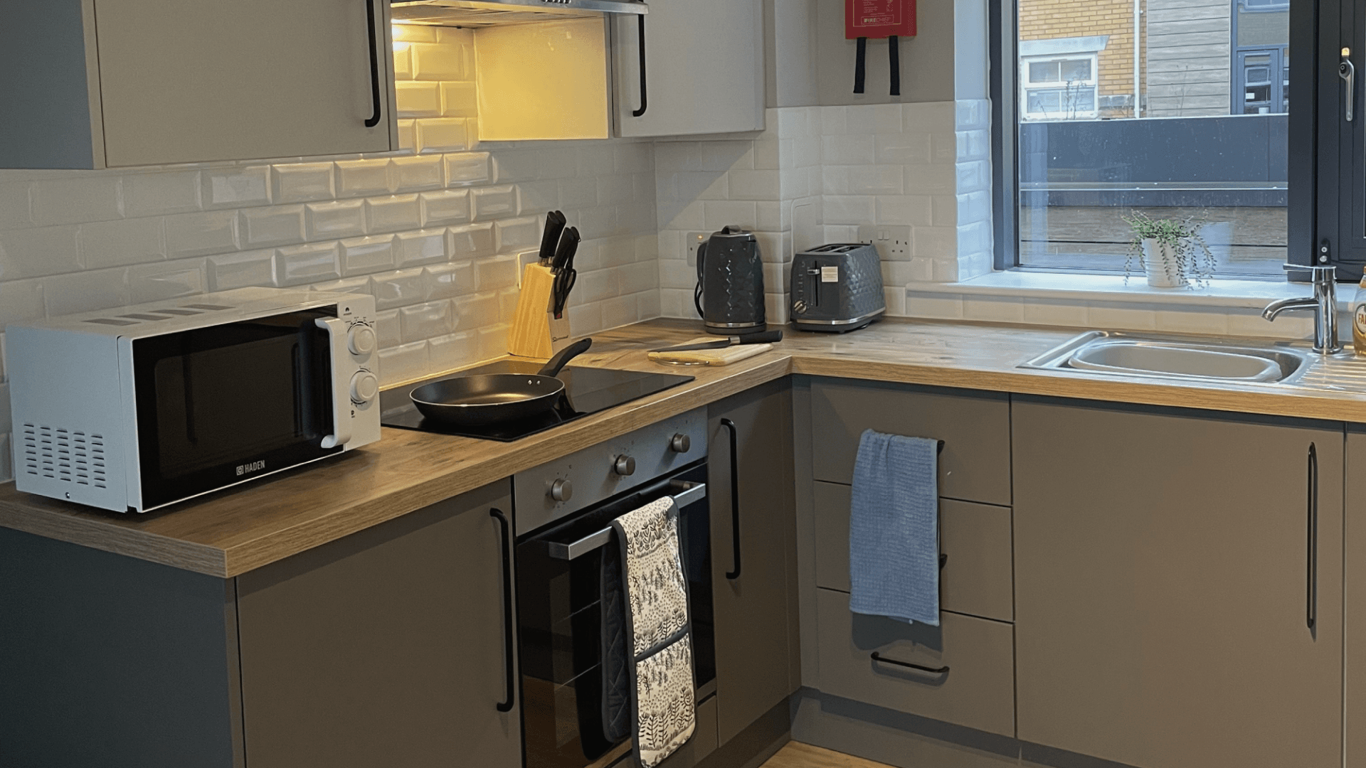 Classic 4 Bed Flat - 6