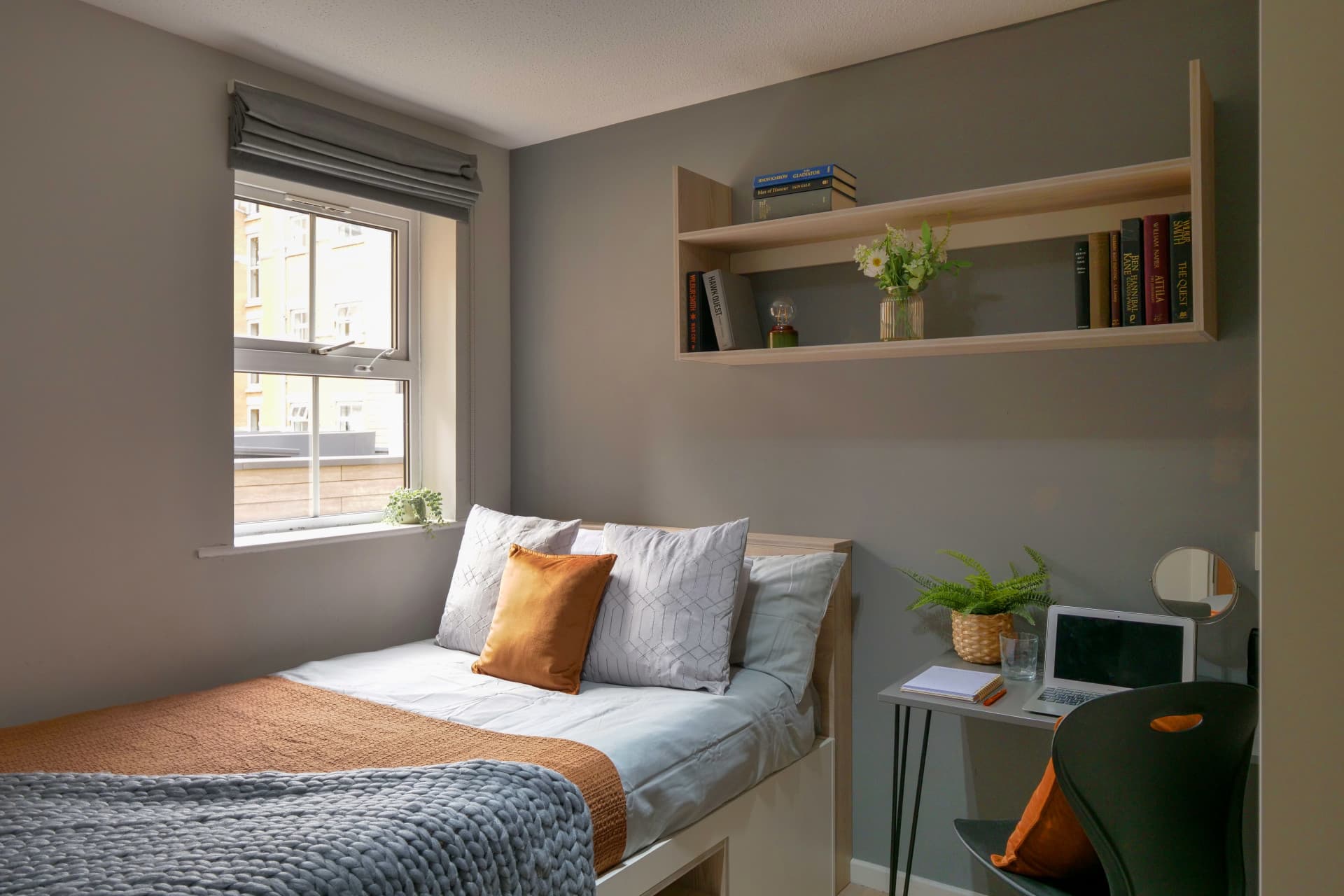 Classic 2 Bed Flat - 1