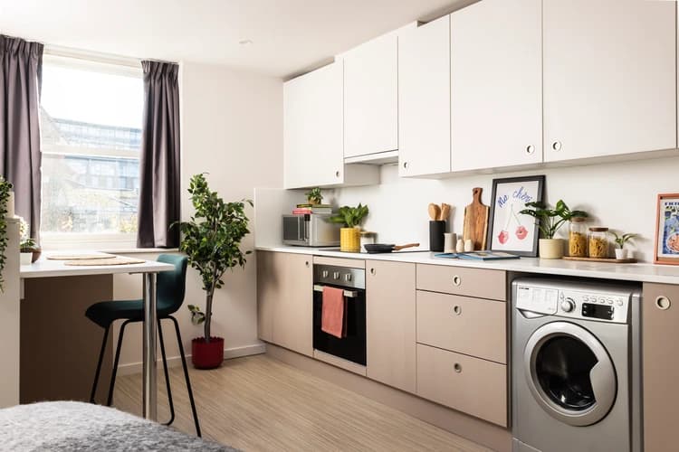 Large Standard Double En-Suite - 3