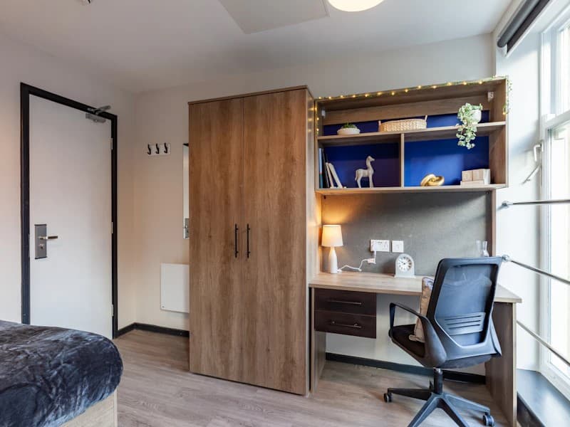 Deluxe Ensuite - 2