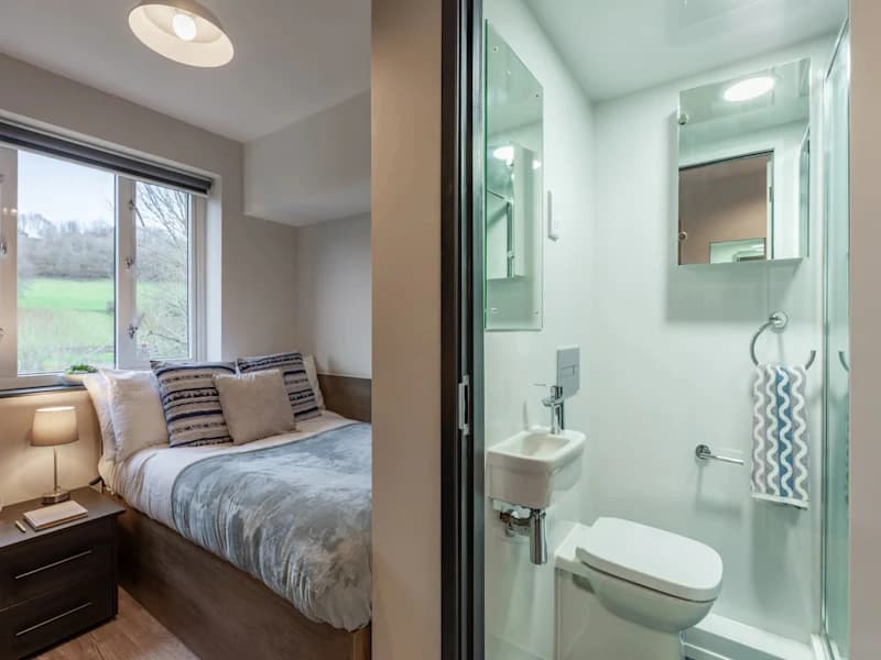 Large Ensuite - 2
