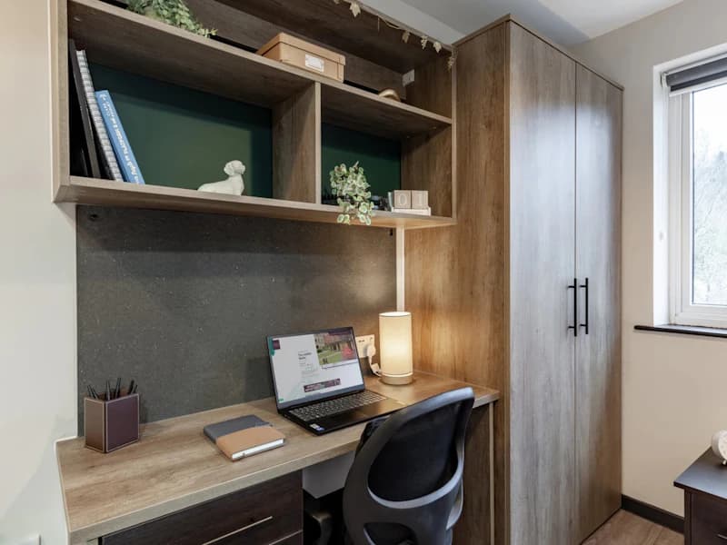 Large Ensuite - 3