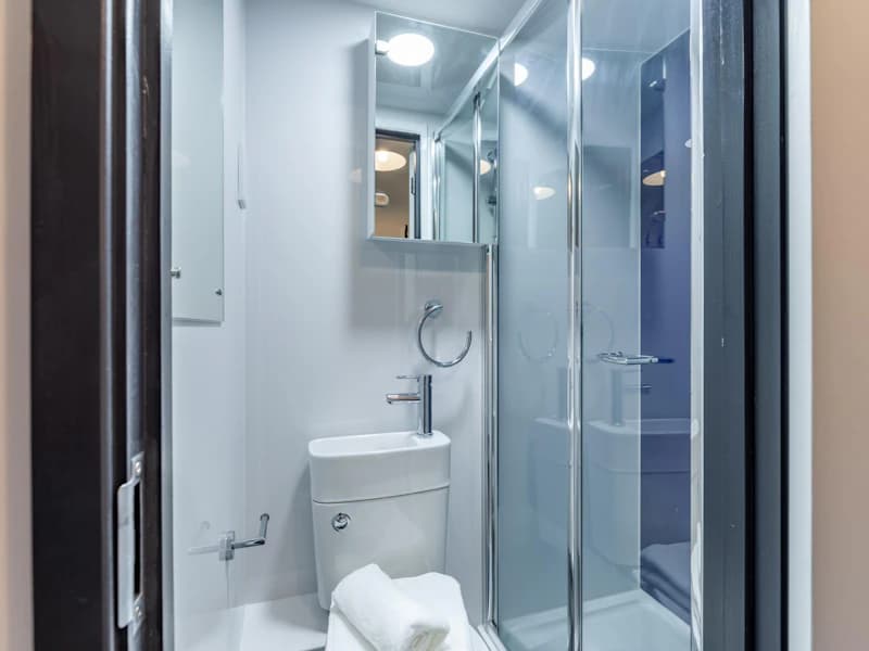 Standard Ensuite - 4