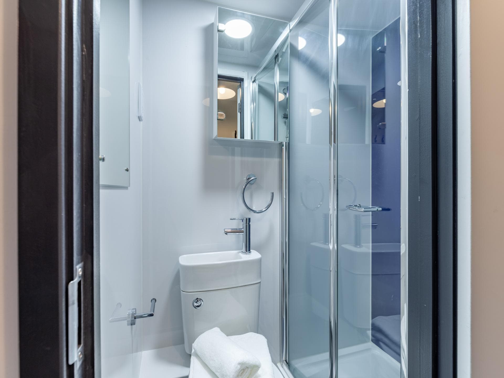 Medium Ensuite - 2