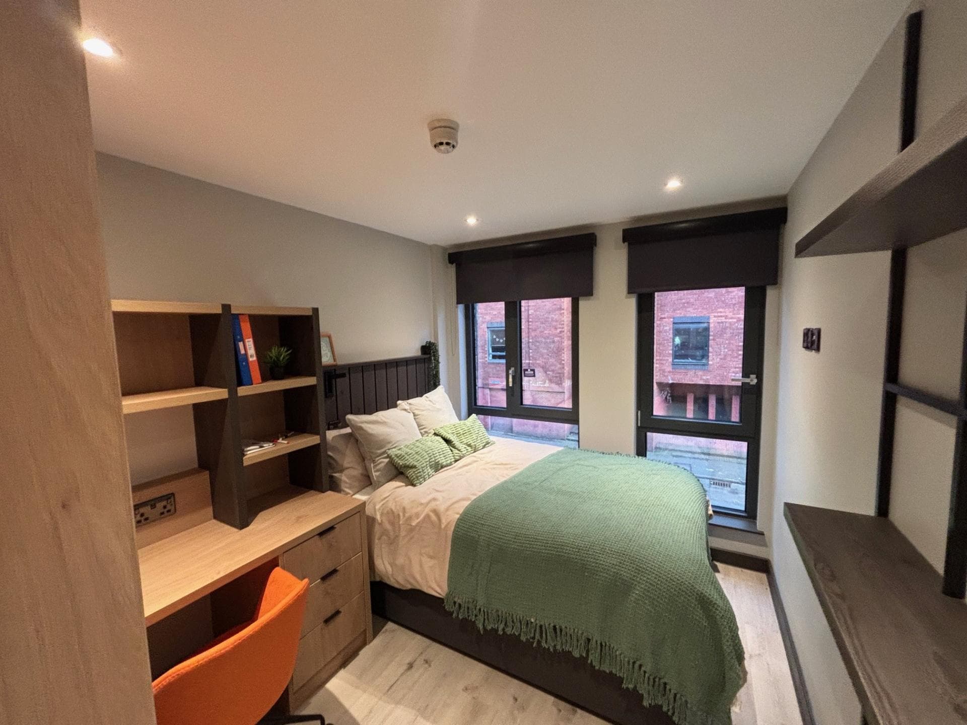 Modern Classic En-Suite - 9