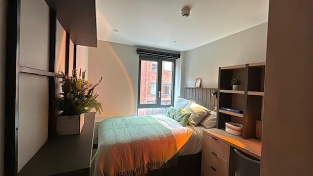 Modern Classic En-Suite - 8