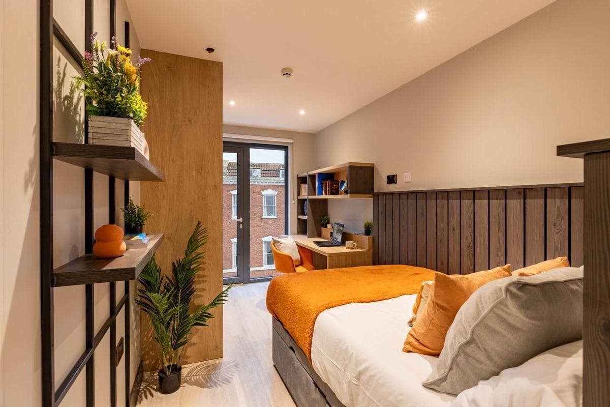 Modern Standard En-Suite - 2