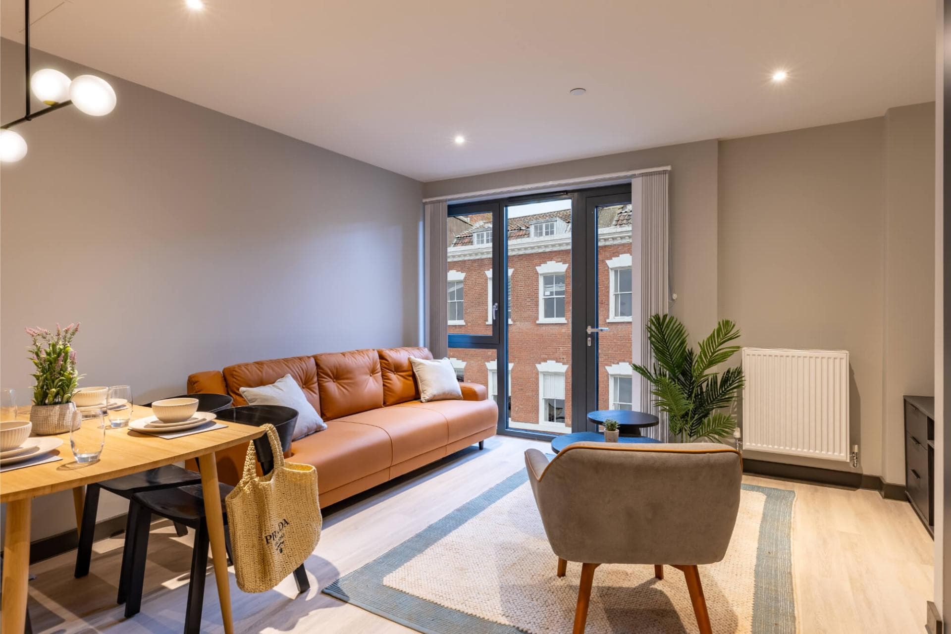 Modern Standard En-Suite - 8