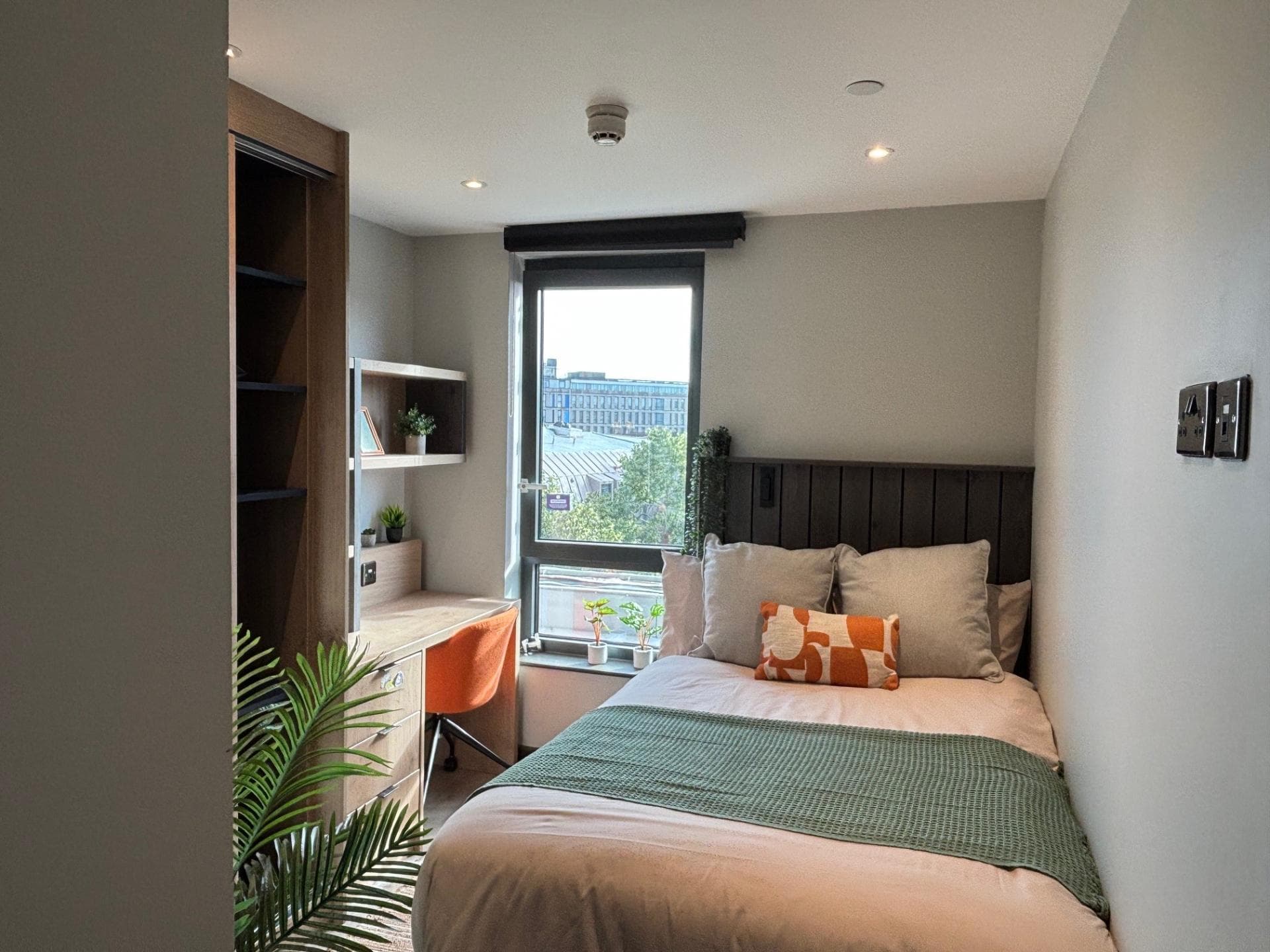 Modern Standard En-Suite - 1