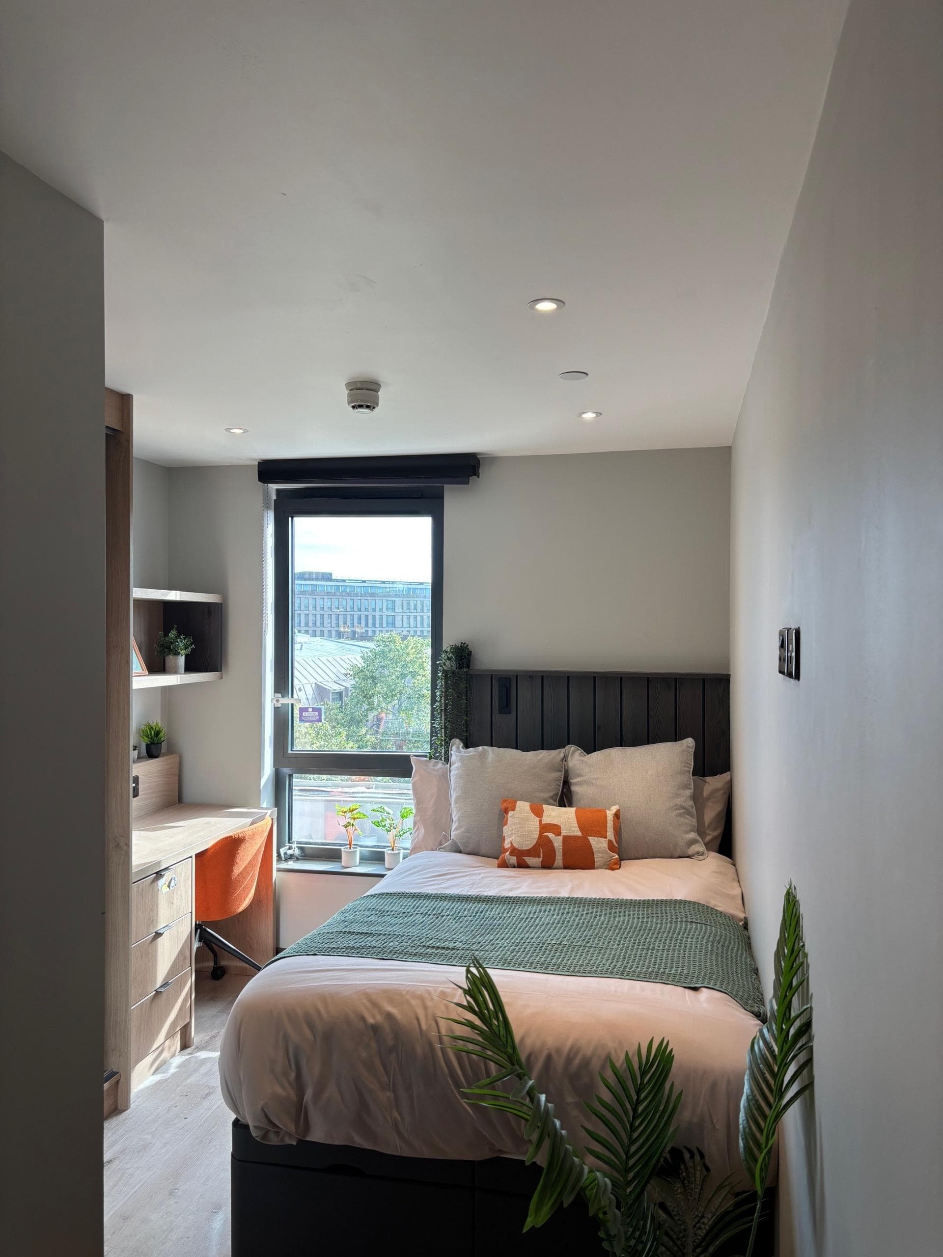 Modern Standard En-Suite - 5