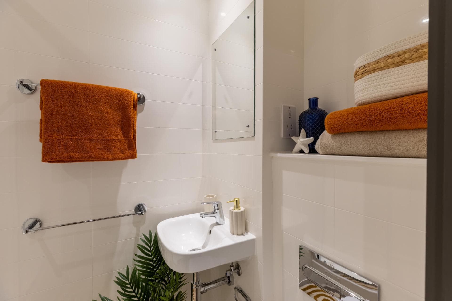 Modern Standard En-Suite - 6