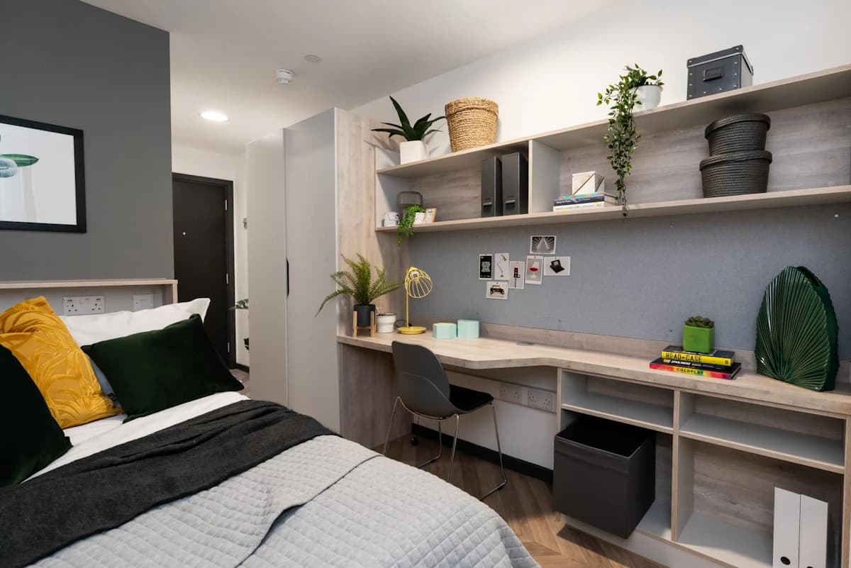 Deluxe Plus En-Suite - 1