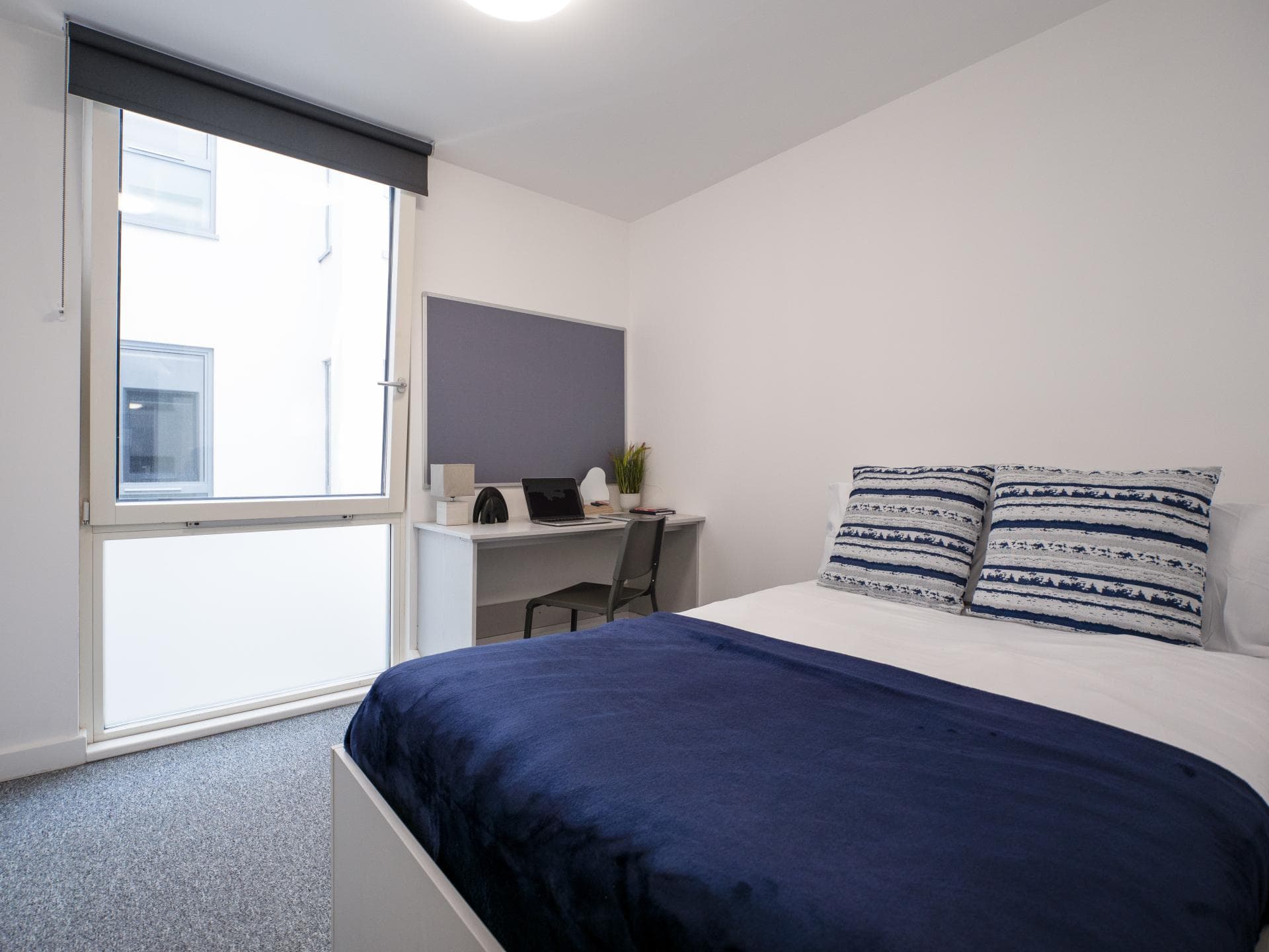 Silver En-Suite - 5