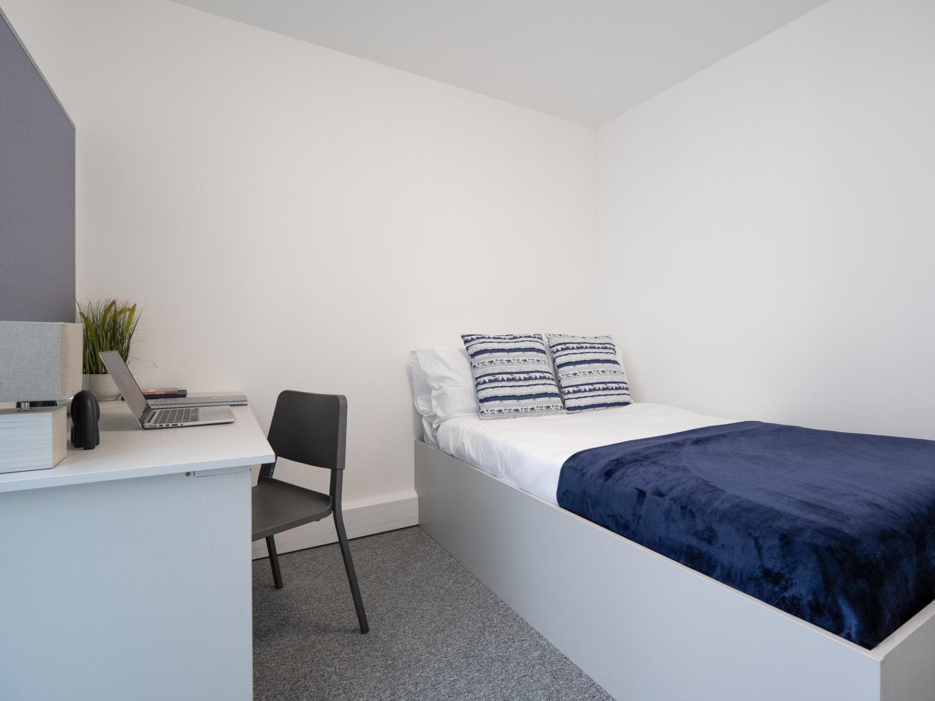 Silver En-Suite - 1