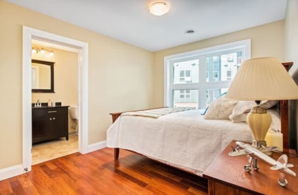 4 Bed 2 Bath Furnished - 2