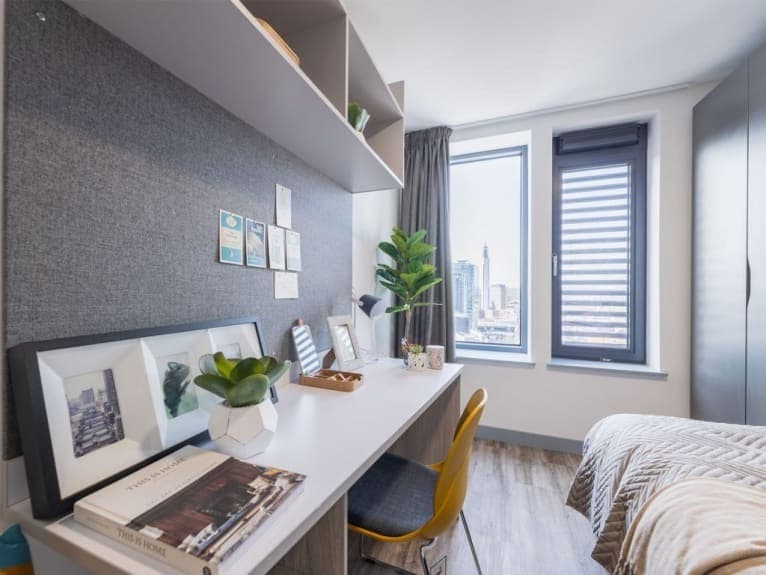 Silver En-Suite - 3