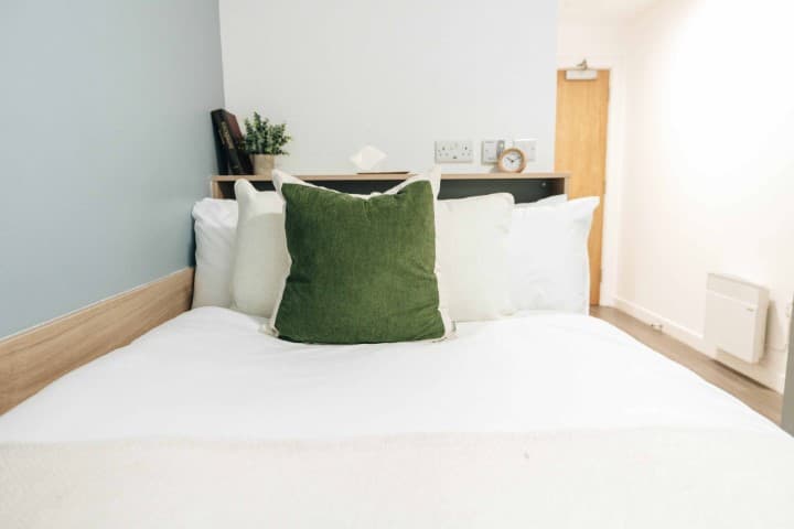 Silver En-Suite - 1