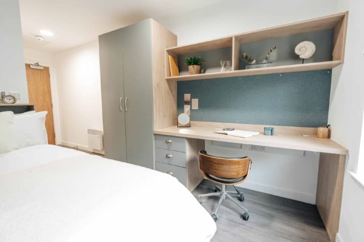 Silver En-Suite - 3