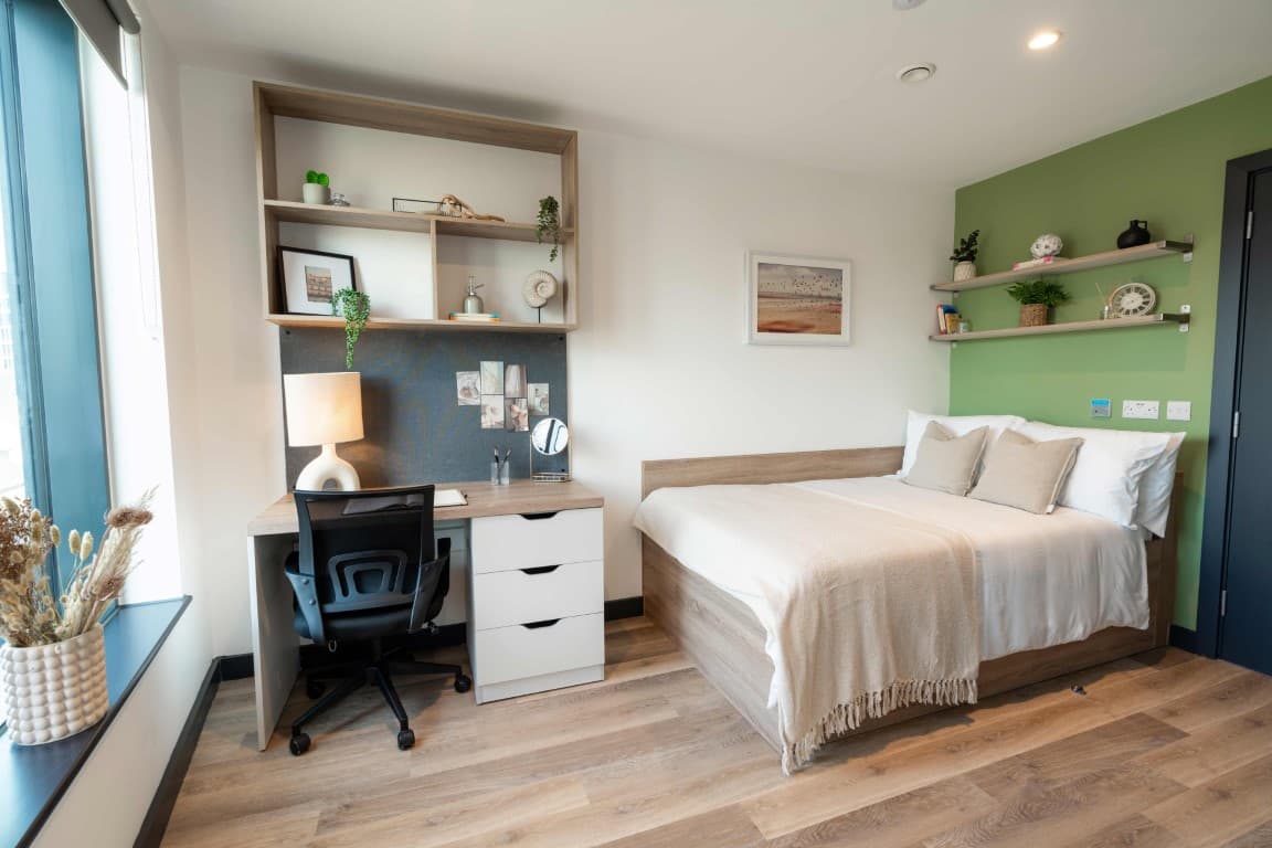 Gold En Suite - 1