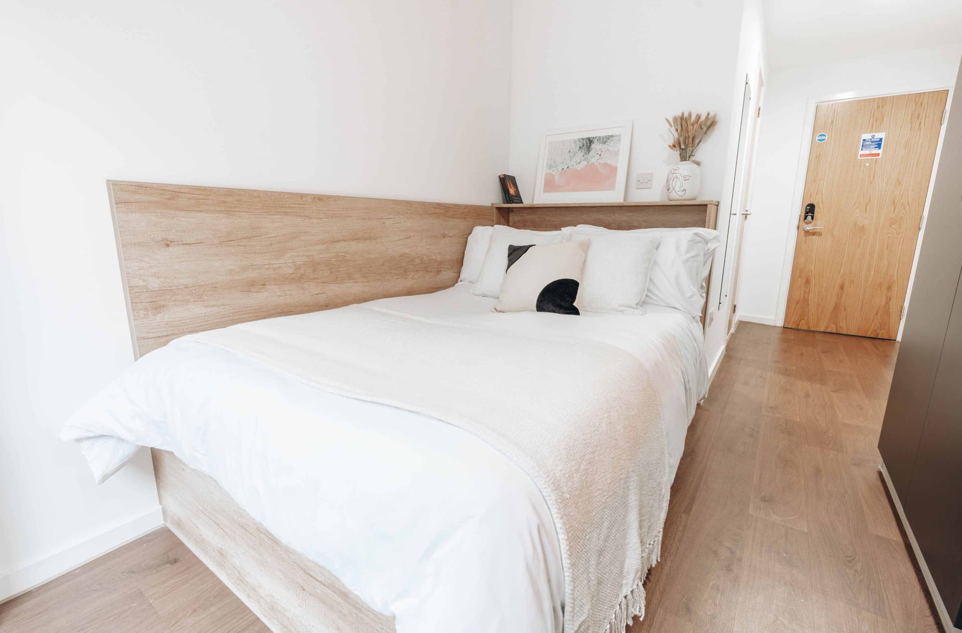 Bronze En-Suite (Lower Floors) - 1