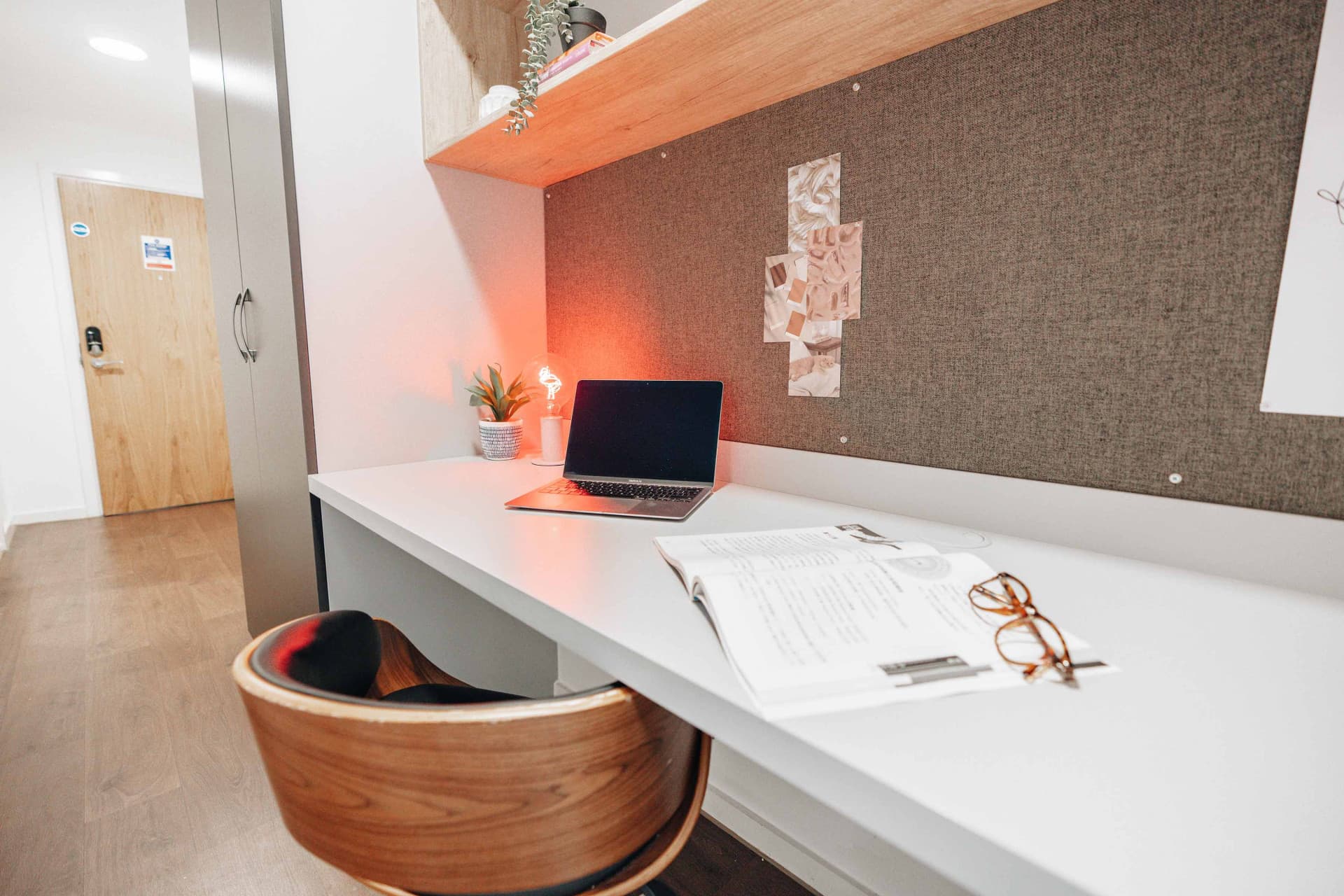 Bronze En-Suite (Washer/Dryer) - 7