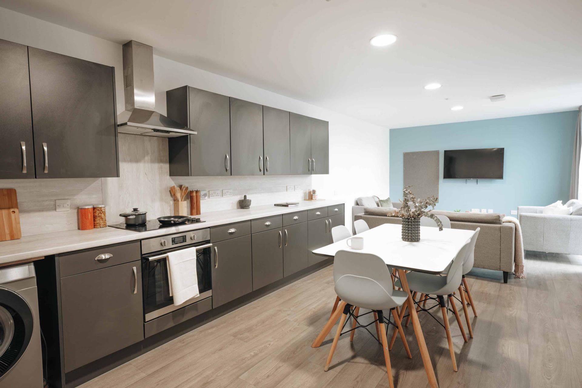 Bronze En-Suite (High Floors, Washer/Dryer) - 4