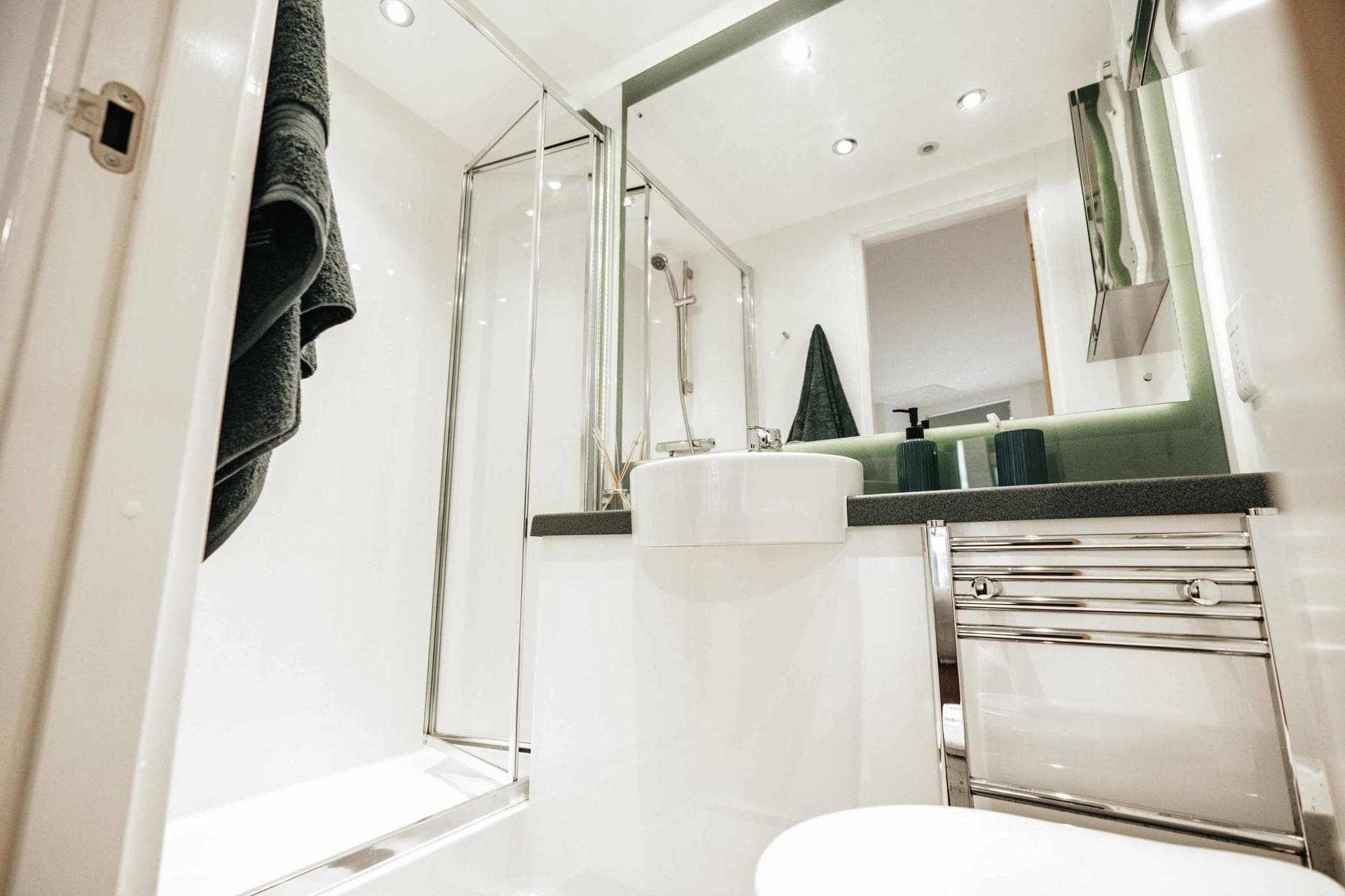 Gold En Suite (High Floors, Washer/Dryer) - 4