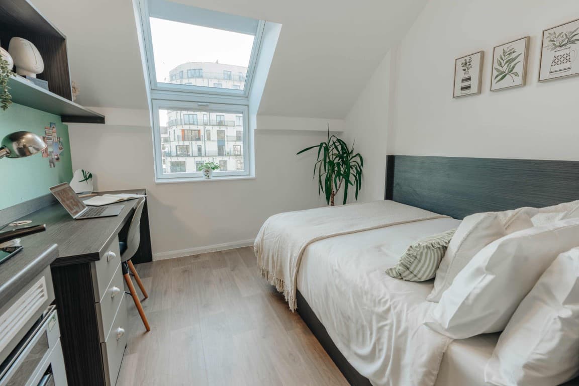 Silver Studio Riverside (Top Floor) - 5