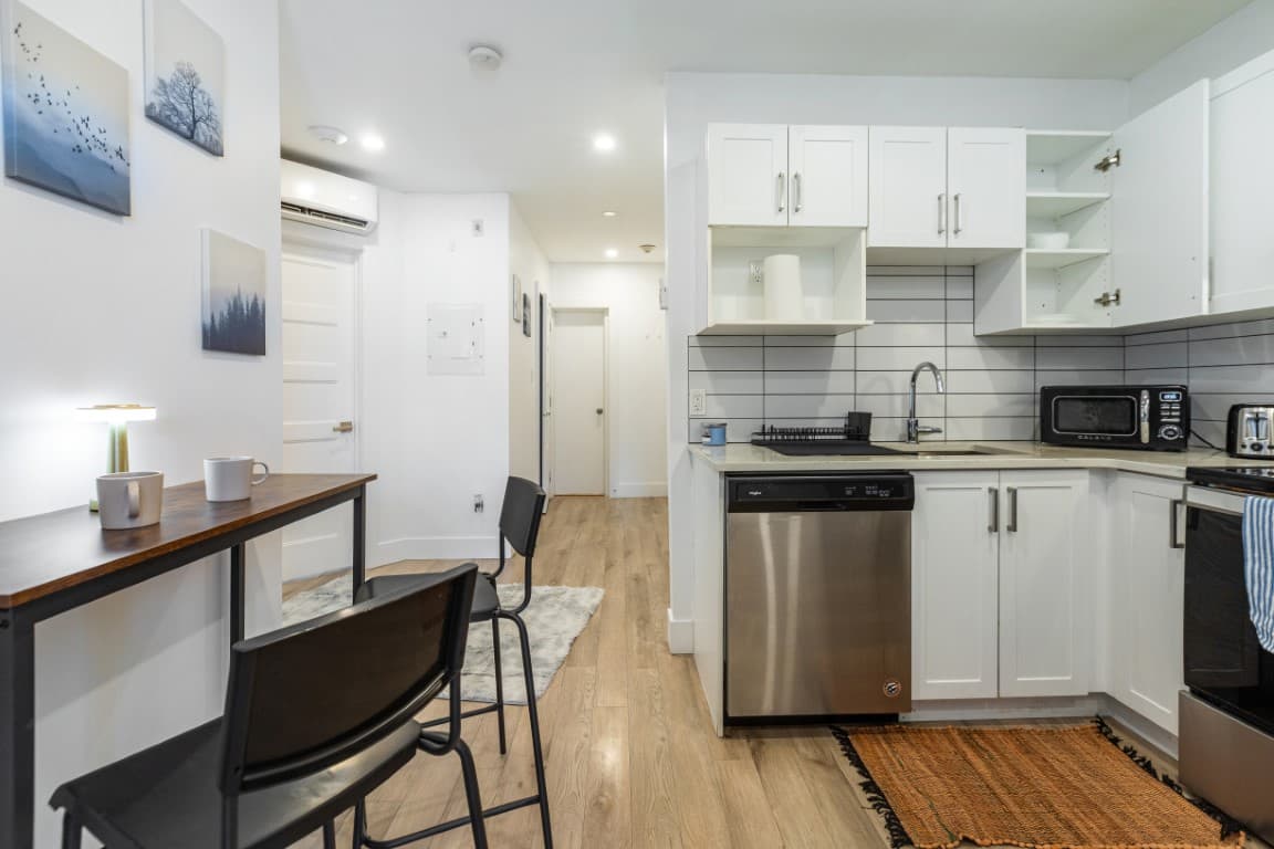 Big Deluxe Room - Décarie - 7