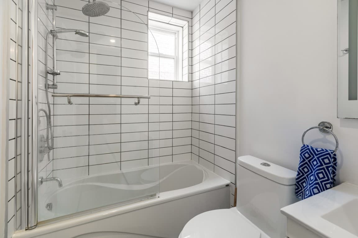 Big Deluxe Room - Décarie - 11
