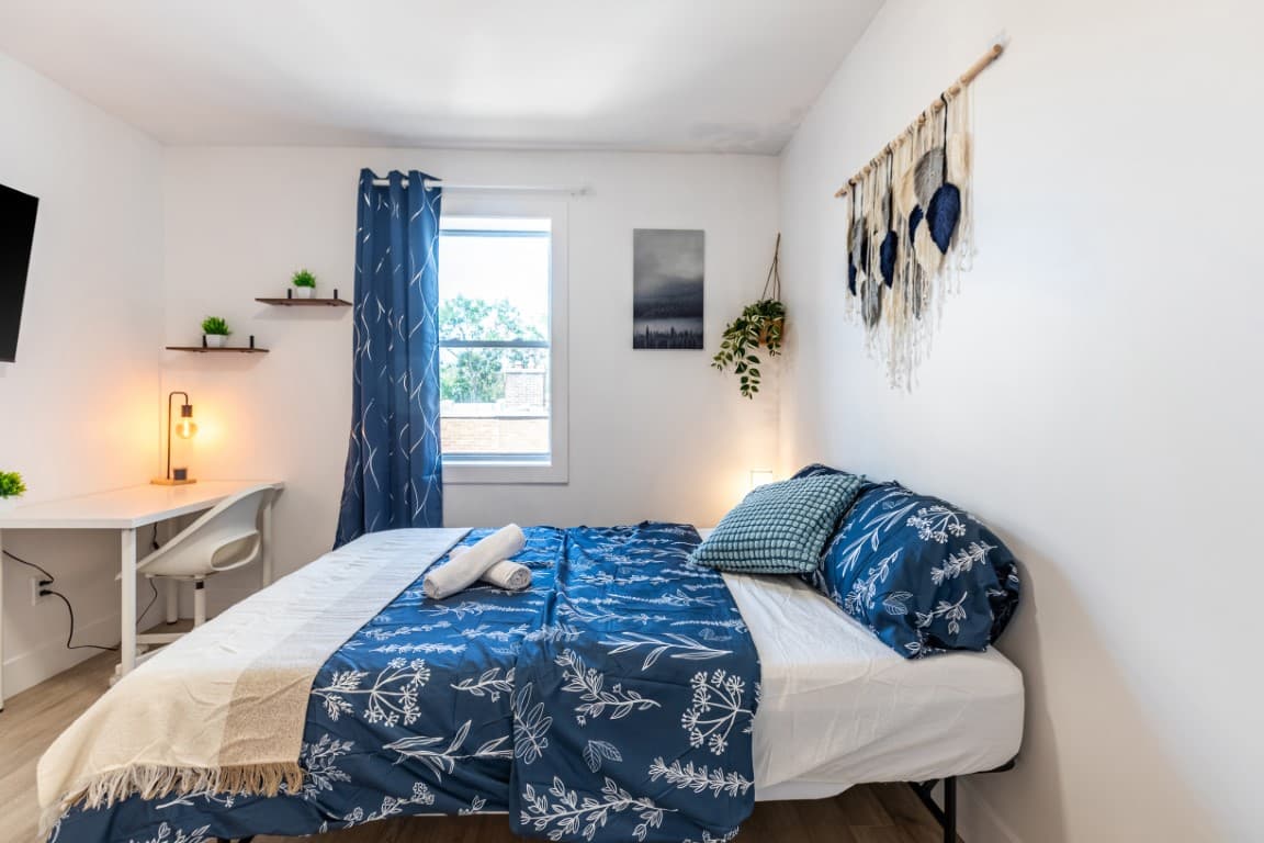 Big Deluxe Room - Décarie - 1