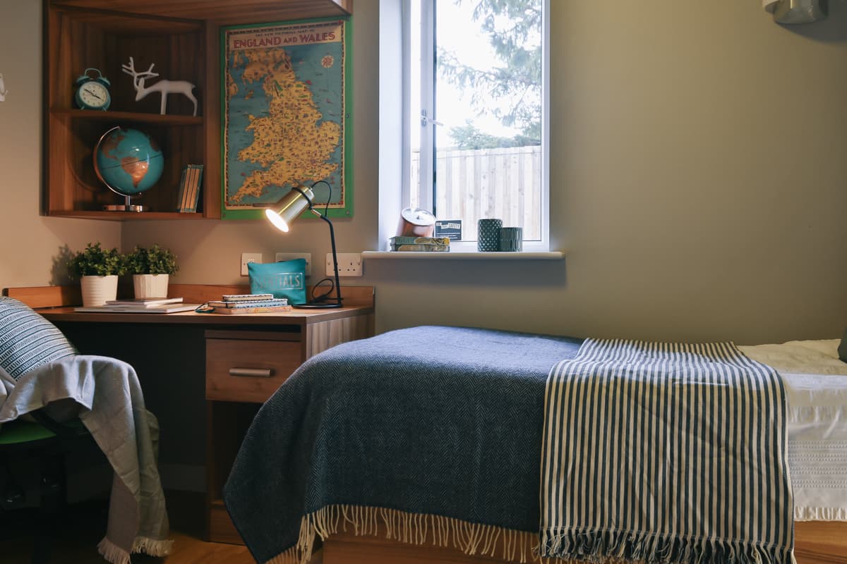 2 Bed - Shared Bath - Double Bed - 3
