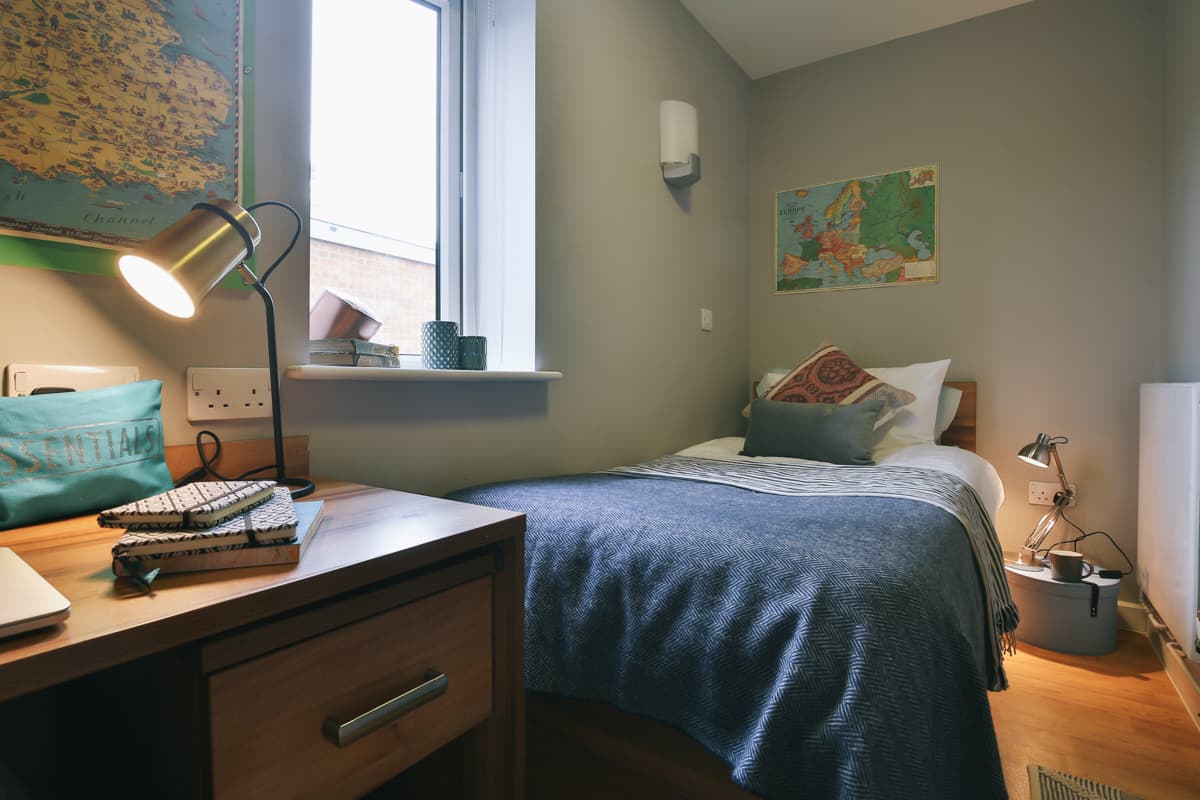 2 Bed - Shared Bath - Double Bed - 1