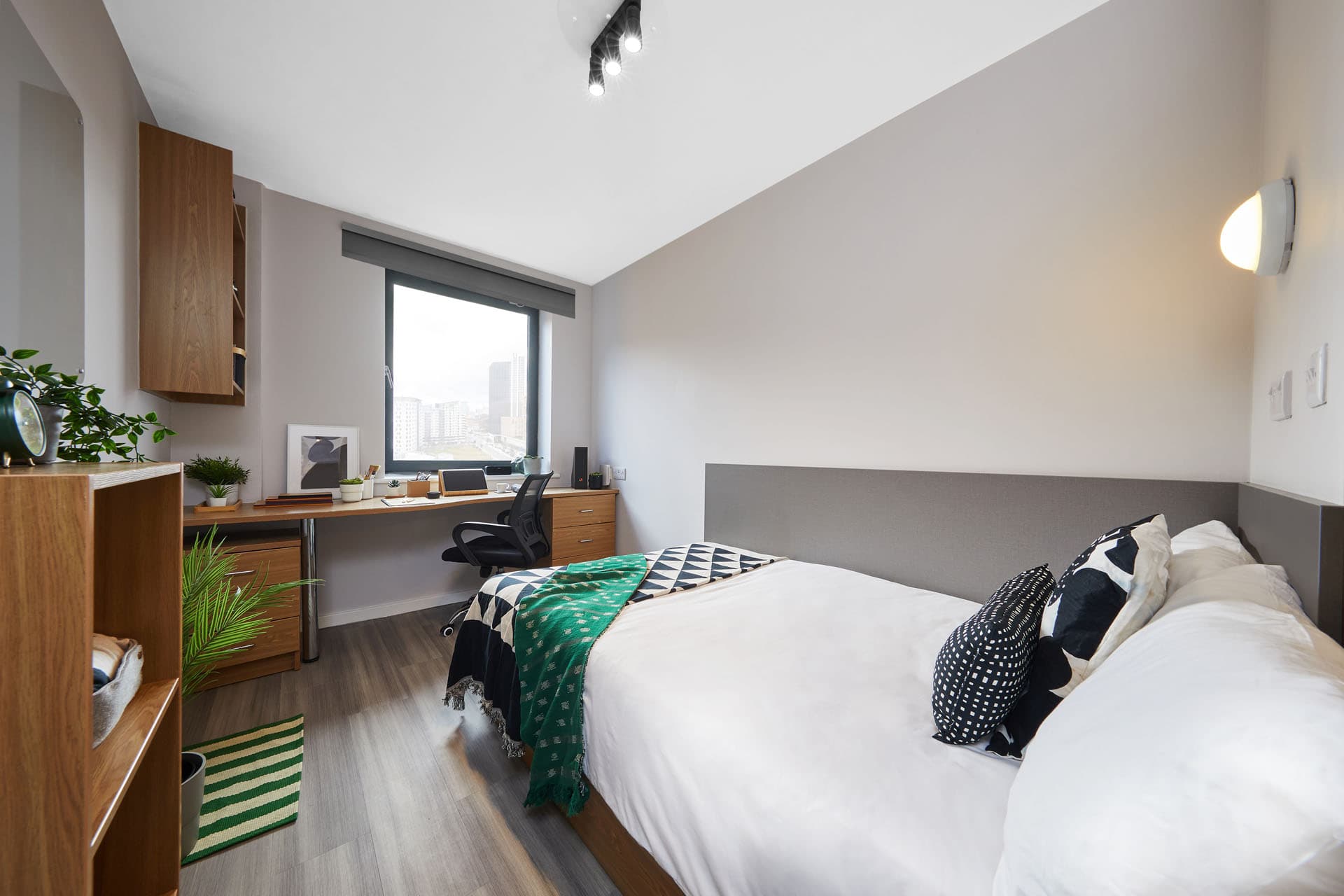 Silver En-Suite - 8