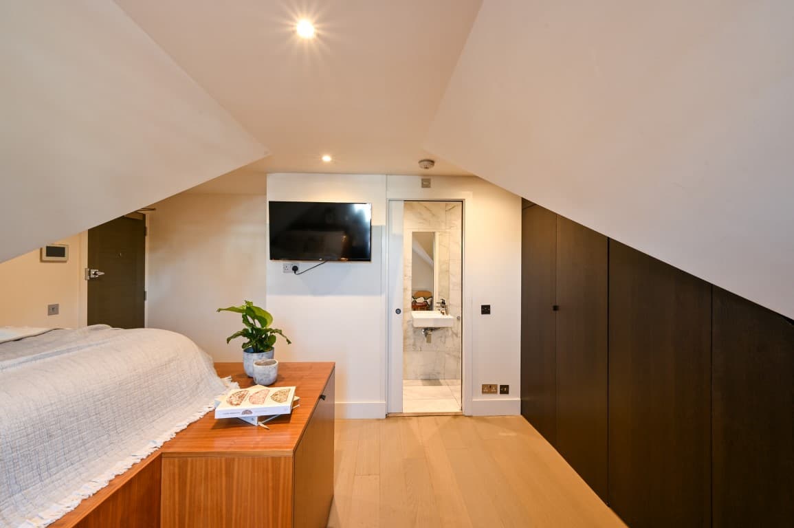 Standard En-Suite - 6