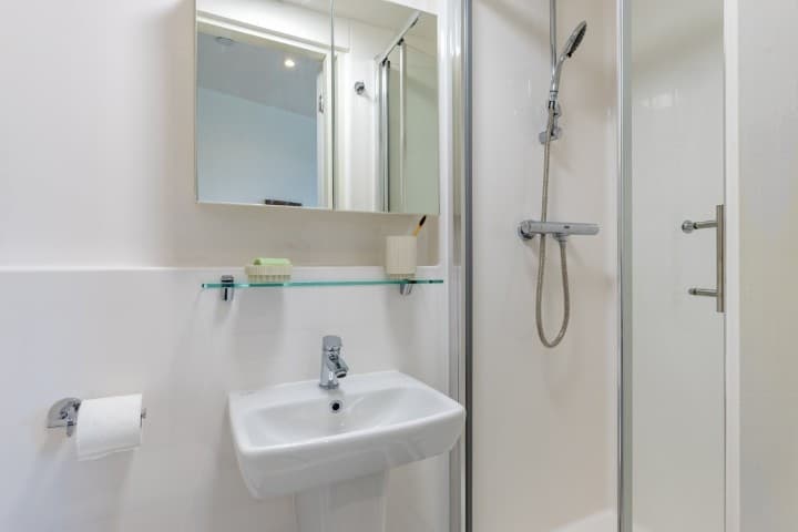 Silver En Suite - 2