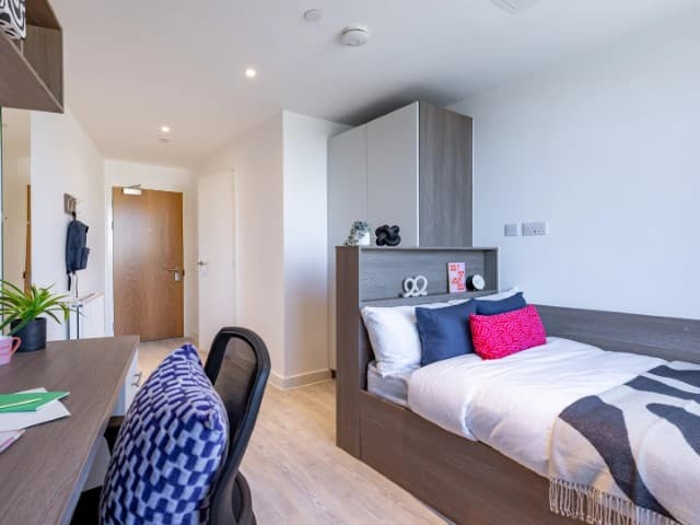 Skyline Silver En Suite - 1